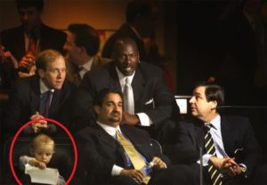 Michael Jordan in tribuna con la piccola Katie Ledecky