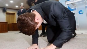 Tae-hwan Park in ginocchio (Yonhap)