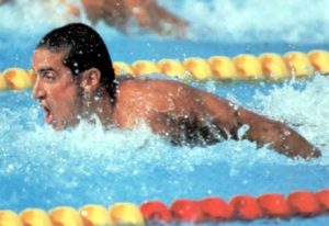 Pablo Morales, tornato dal primo ritiro agonistico e vincitore dei 100 farfalla ai Giochi di Barcellona 1992
