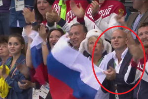 Evgeny Korotyshkin applaude Chupkov dalal tribuna (Rai)